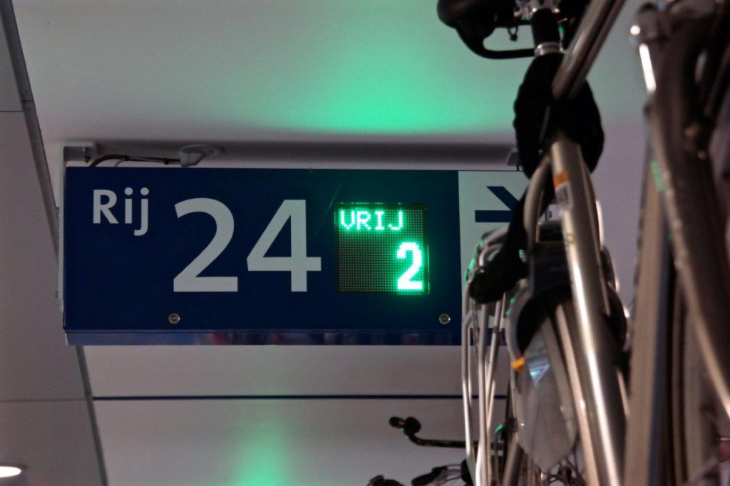 Dynamic display showing number of free bicycles spot to park